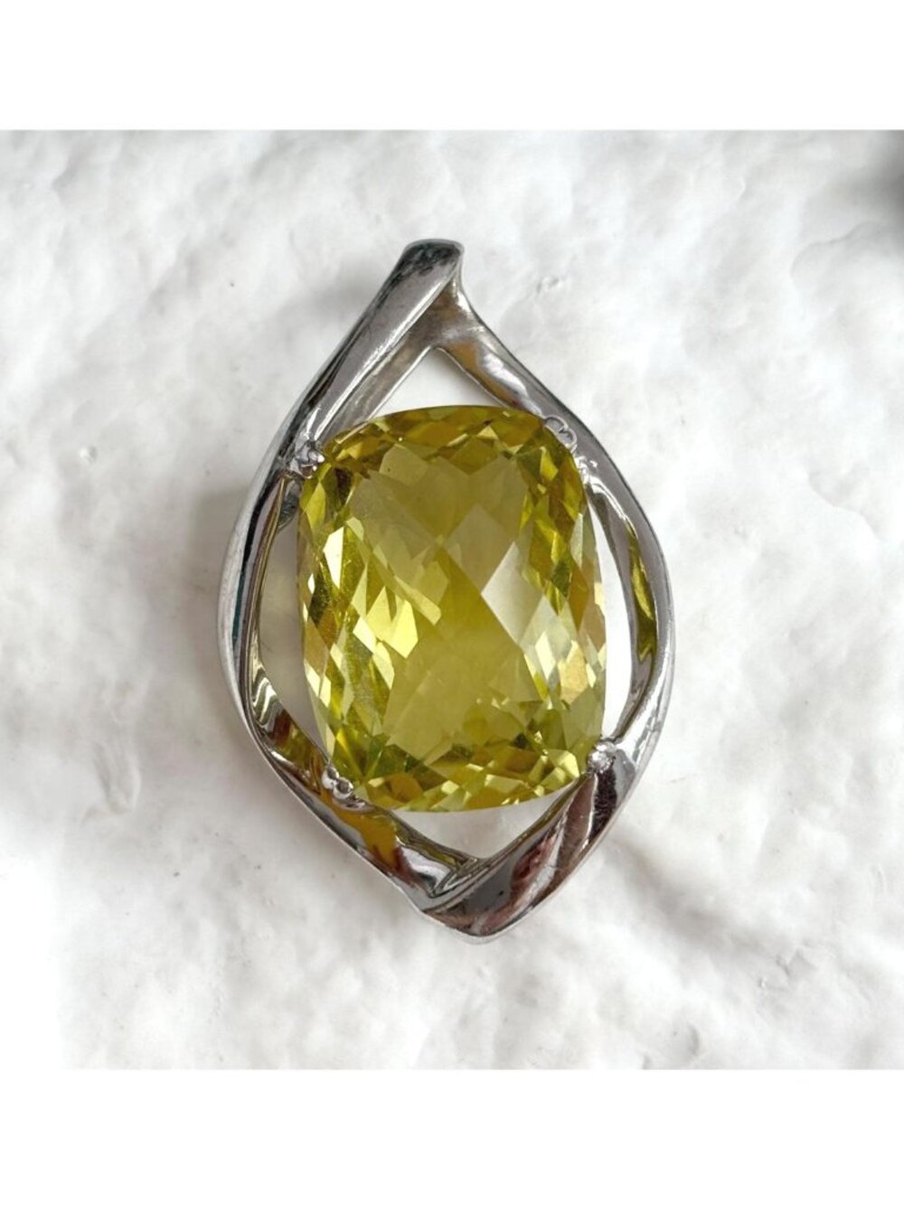 Peridot Cushion Cut Gemstone Swirly Thai Sterling Silver 925 Vintage Pendant